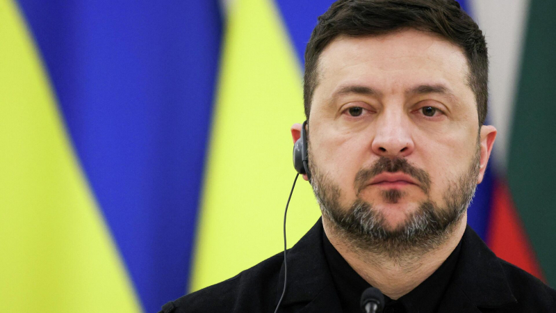 Зеленский теряет внешнюю поддержку, заявил экс-глава МИД Югославии