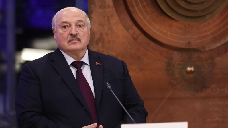 Зеленский ввел санкции против Лукашенко