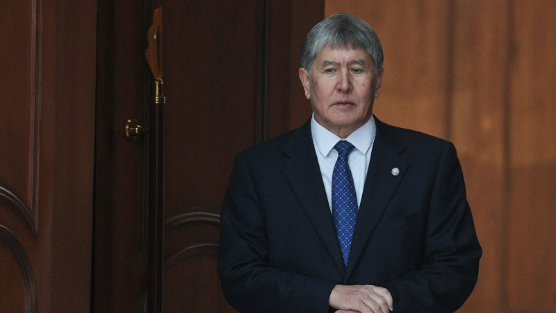 Экс-президента Кыргызстана Алмазбека Атамбаева лишили всех государственных наград