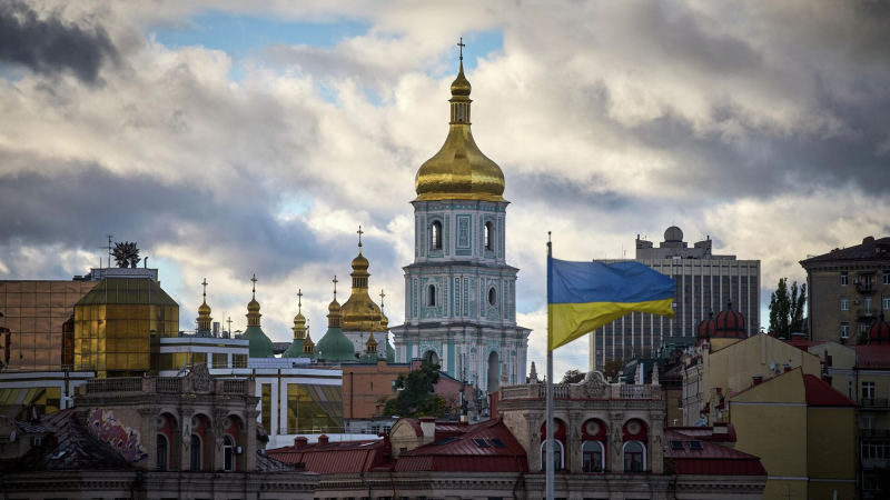 Киеву приходится возмещать нехватку солдат гражданскими, пишет Guardian