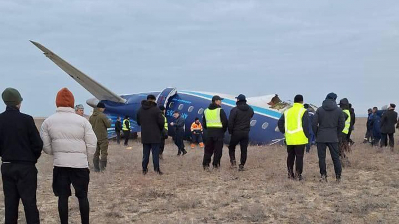 Количество выживших в авиакатастрофе в Актау выросло до 28 человек - МЧС