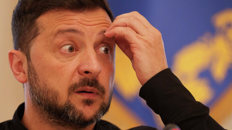 "Несколько сотен в день": на Западе раскрыли страшную правду о Зеленском