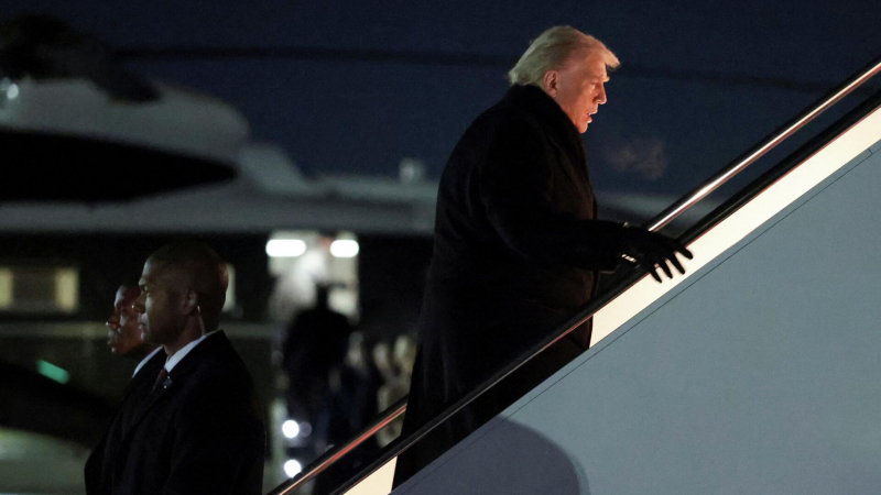 Самолет Трампа развернулся по пути в Давос из-за неисправности