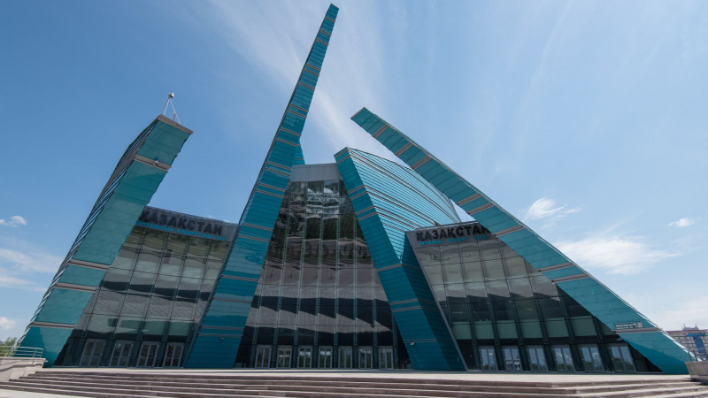 В Казахстане хотят отменить концерты за "подрыв национального строя"