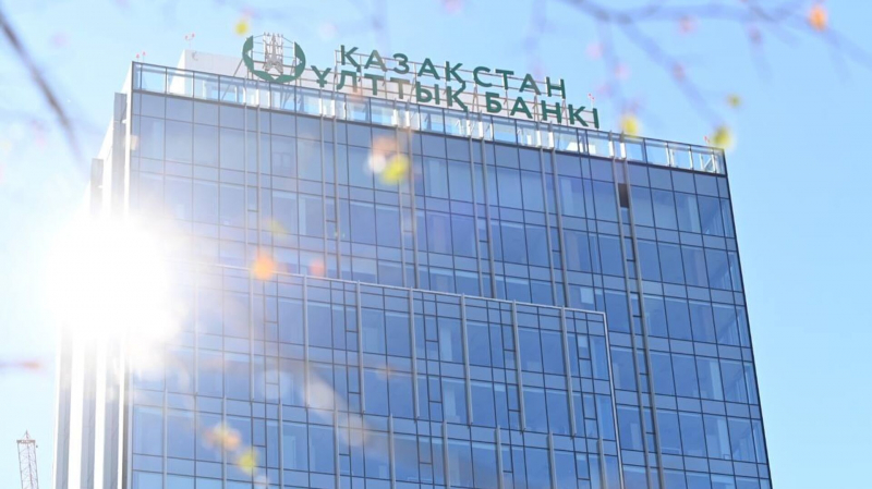 Что произошло с курсом тенге, рассказали в Нацбанке