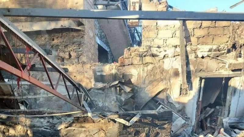 24 человека погибли при атаке украинского дрона на кафе и гостиницу в Херсонской области