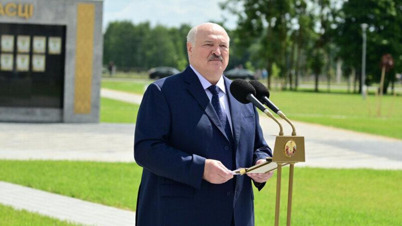 Европа остервенело воюет против правды о войне - Лукашенко