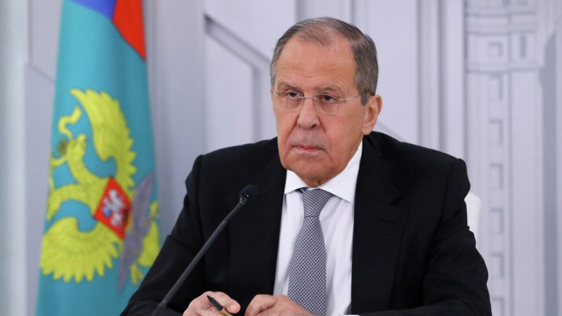 Европа пытается вбивать клинья между Россией и США, заявил Лавров