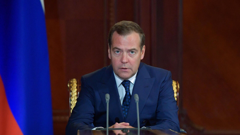Медведев призвал не прощать Европу после отказа спасать российских моряков