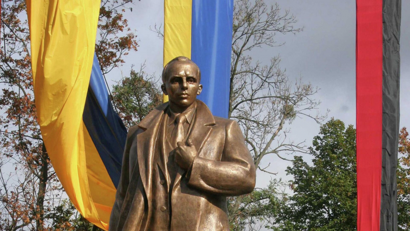 На Западе потребовали от Украины снести памятники Бандере