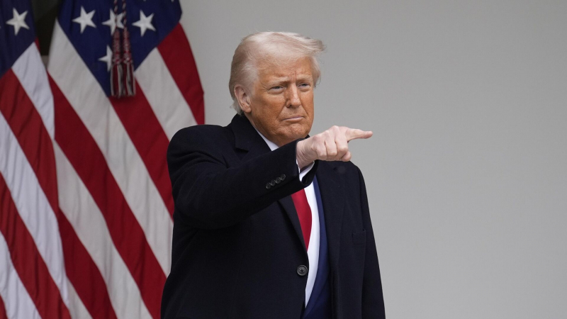 Рейтинг Трампа в США снизился до 42%, показал опрос