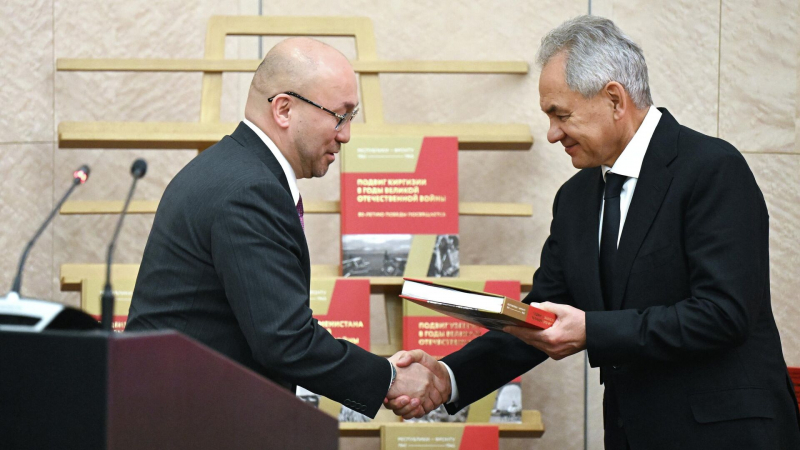 Сборник о вкладе республик СССР в победу над нацизмом представили в Москве