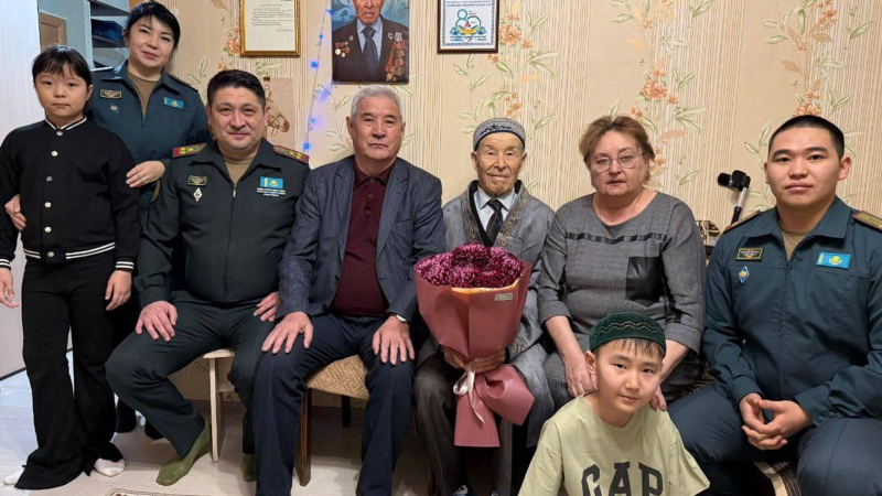 Со 100-летием поздравили ветерана в Костанайской области