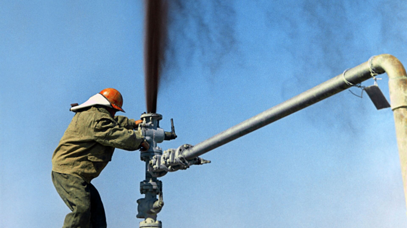 Сокращать, сокращать и ещё раз сокращать  добычу нефти намеревается Казахстан