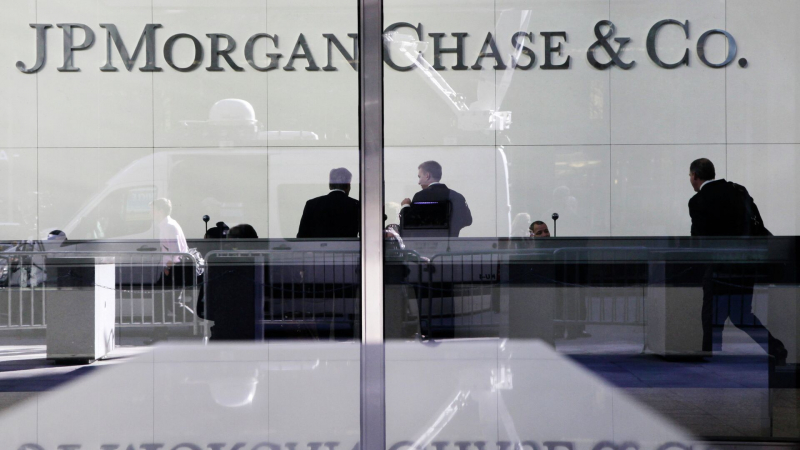 Трамп намерен подать в суд на банк JPMorgan Chase