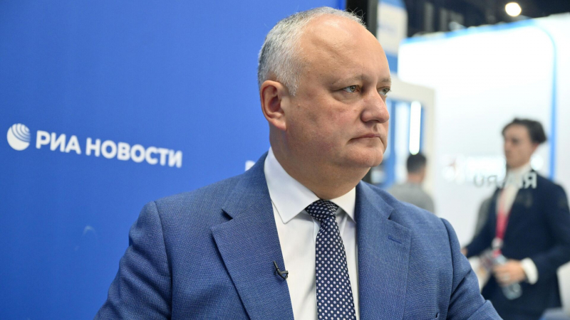 Власти Молдавии разрушили экономику, заявил Додон